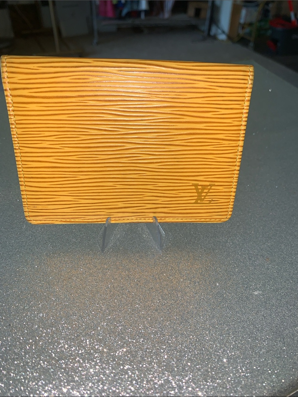 🎉Louis Vuitton Yellow Epi Handbag🎉 With 🆓 Matching CardHolder 🎉 - Picture 4 of 12